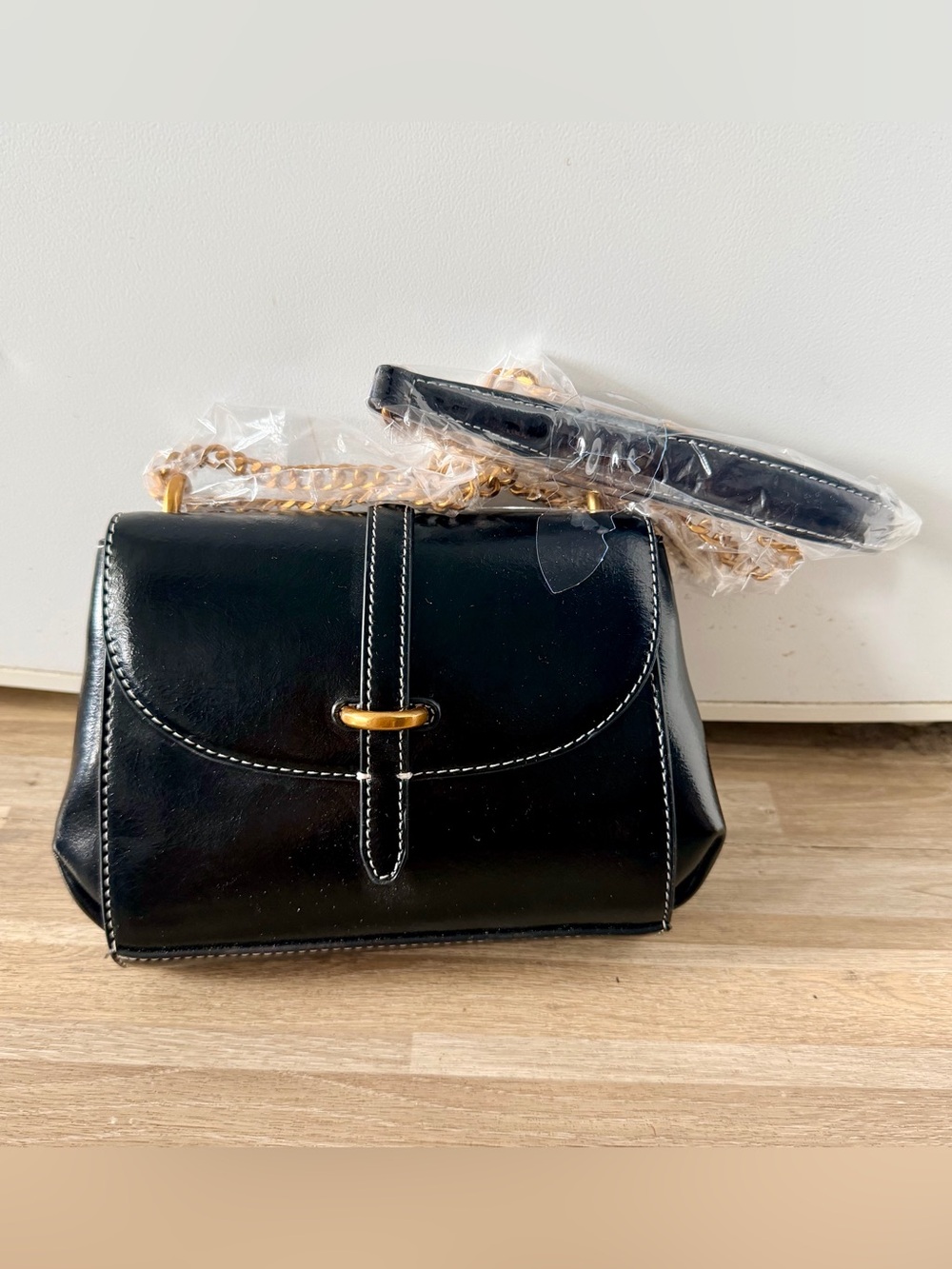 Steve Madden Black Faux Leather Shoulder Bag with Gold Clasp Chain Strap NWOT